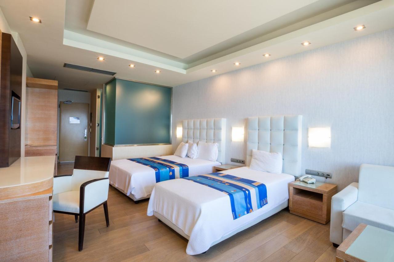 Konstantinos Palace Карпатос Екстериор снимка