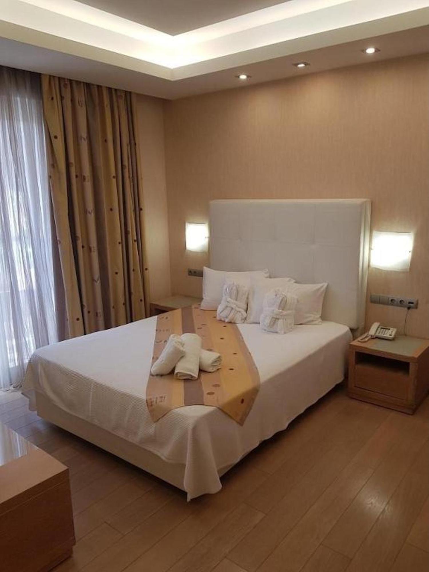 Konstantinos Palace Карпатос Екстериор снимка